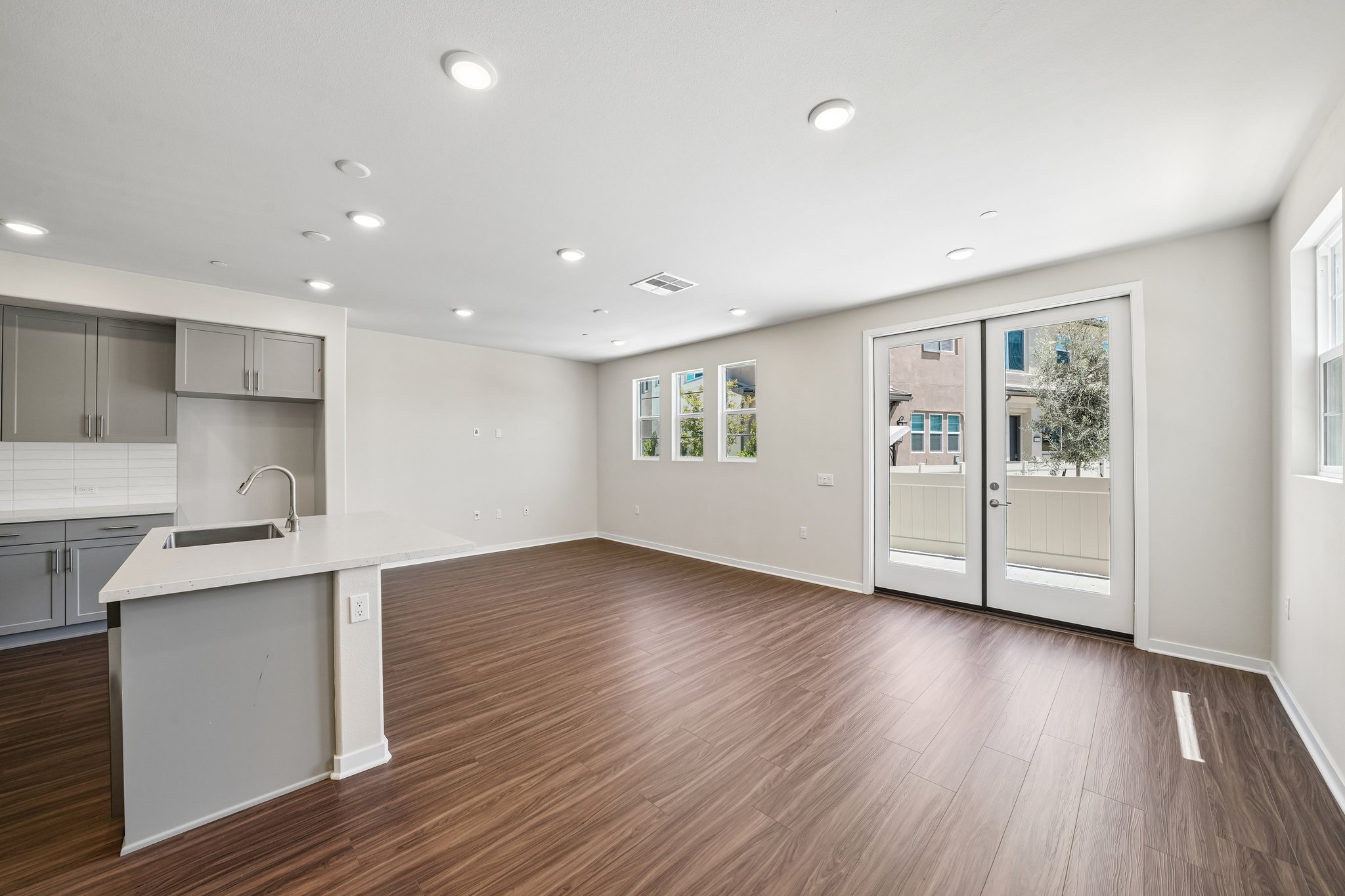 A kitchen with white cabinets.