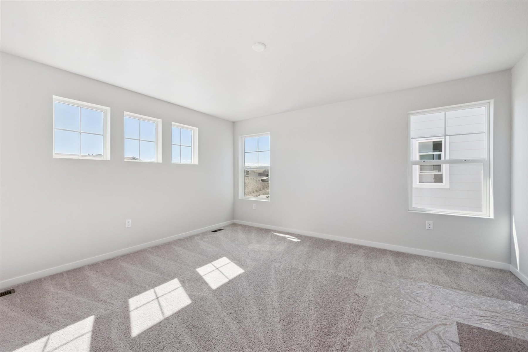 A room with windows.