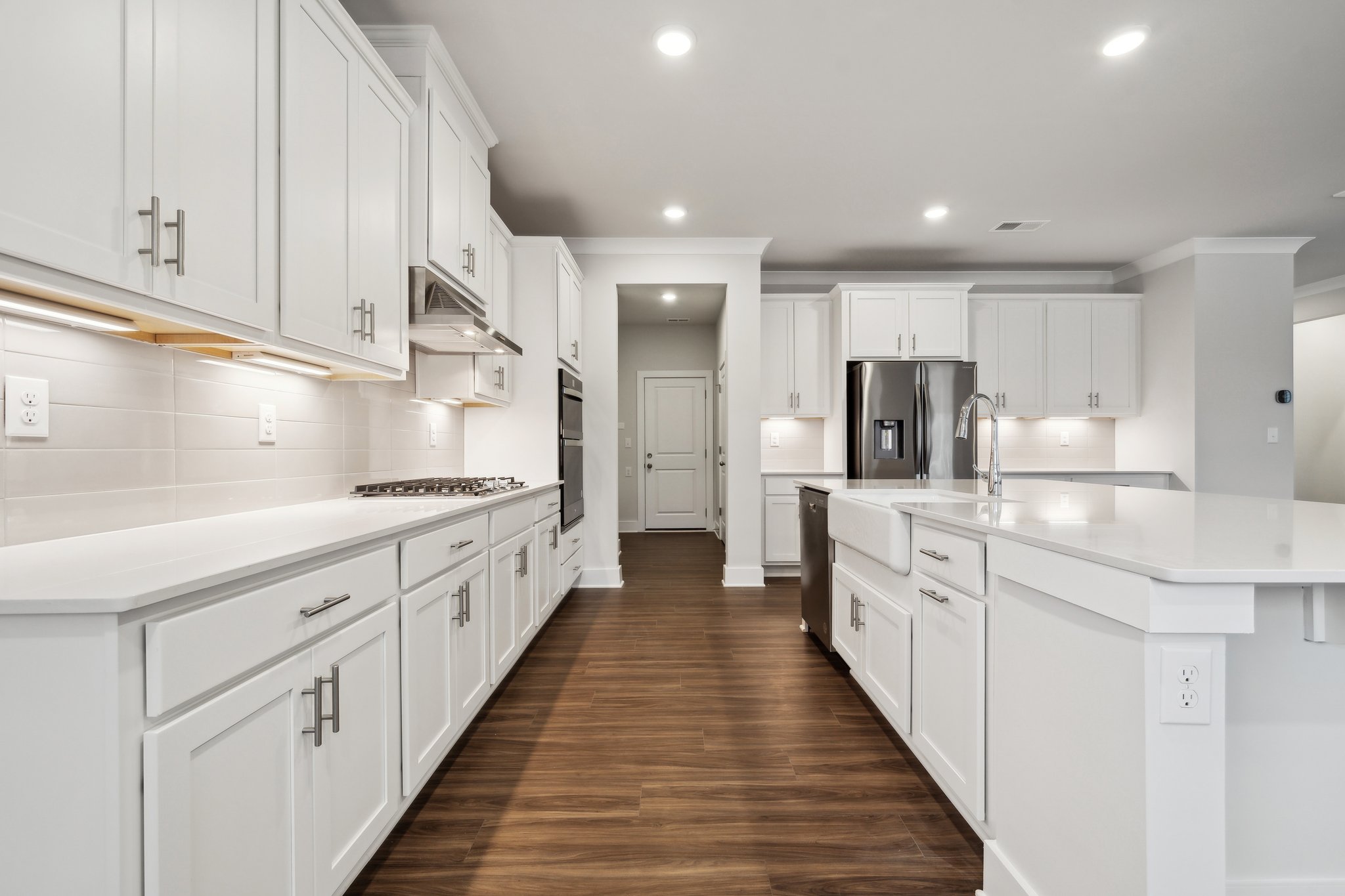 A kitchen with white cabinets.
