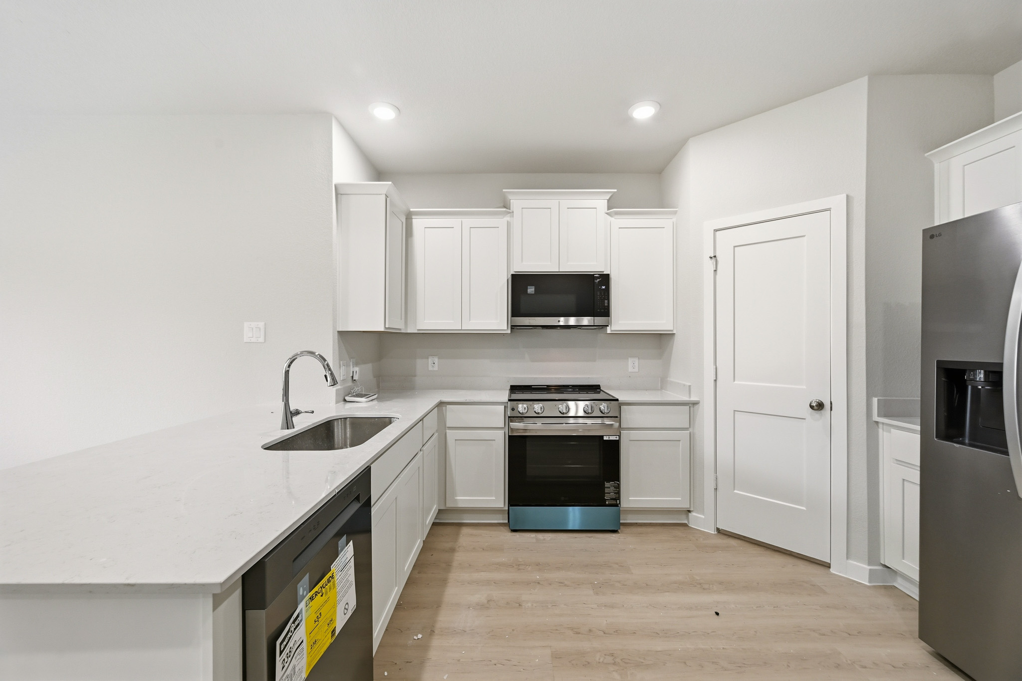 A kitchen with white cabinets.