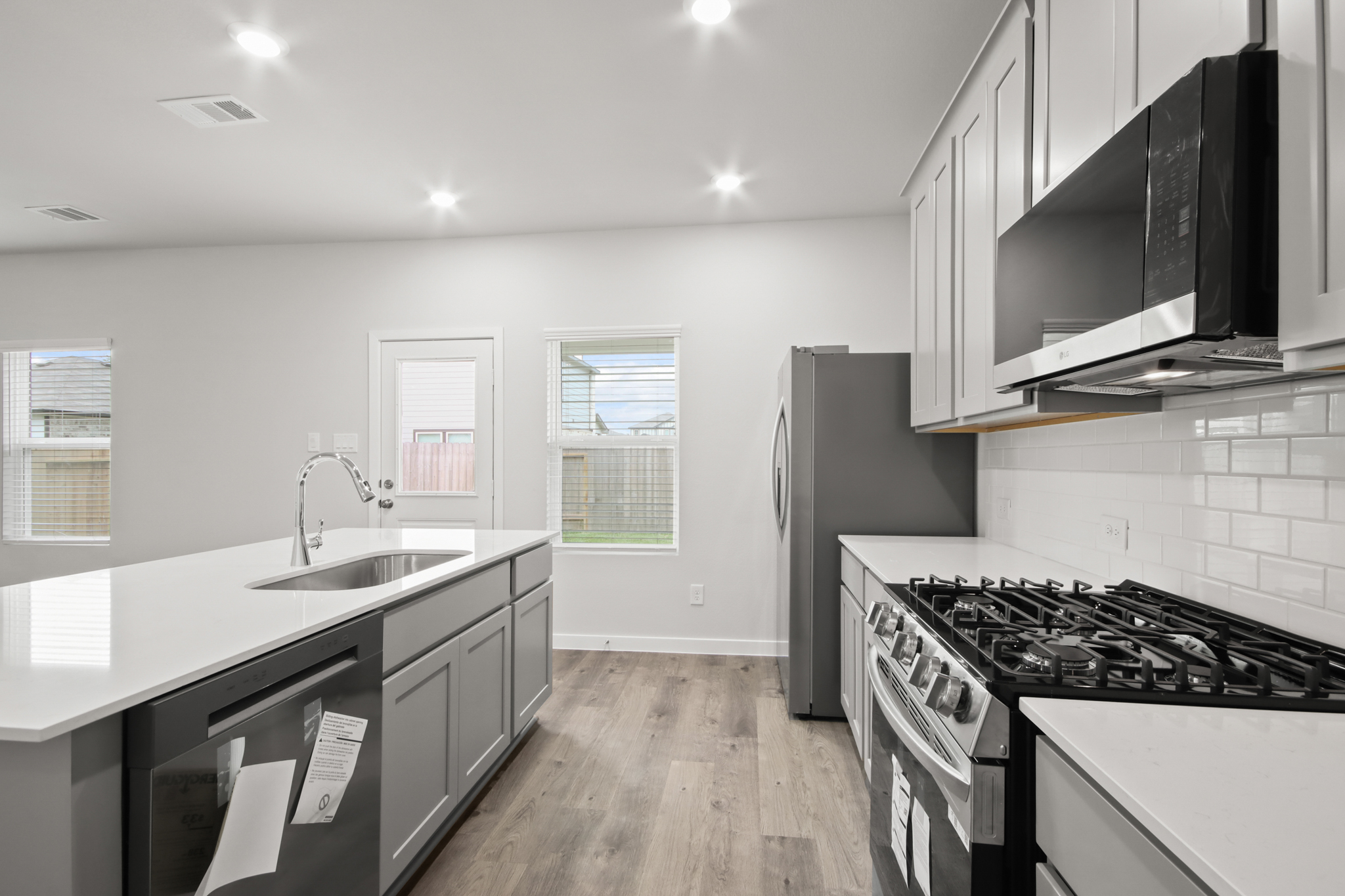 A kitchen with white cabinets.
